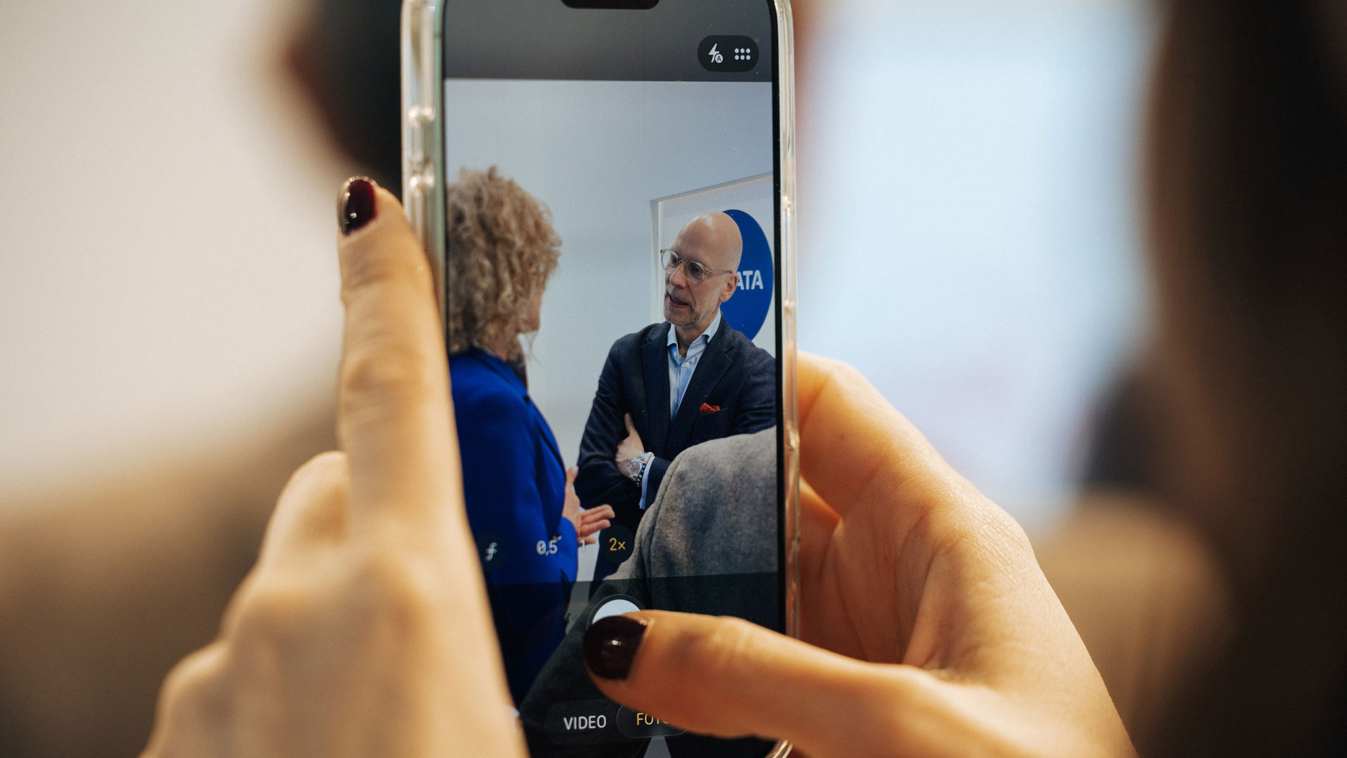 intervista-tom-chiara-cellulare